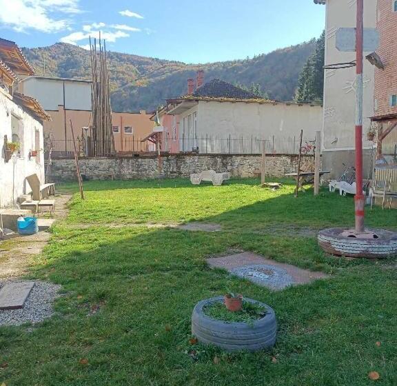 بنسيون Sc Simi Gugea Srl