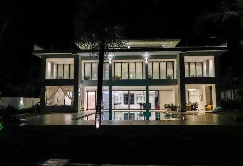 Aamiaismajoitus (B&B) Agandau House