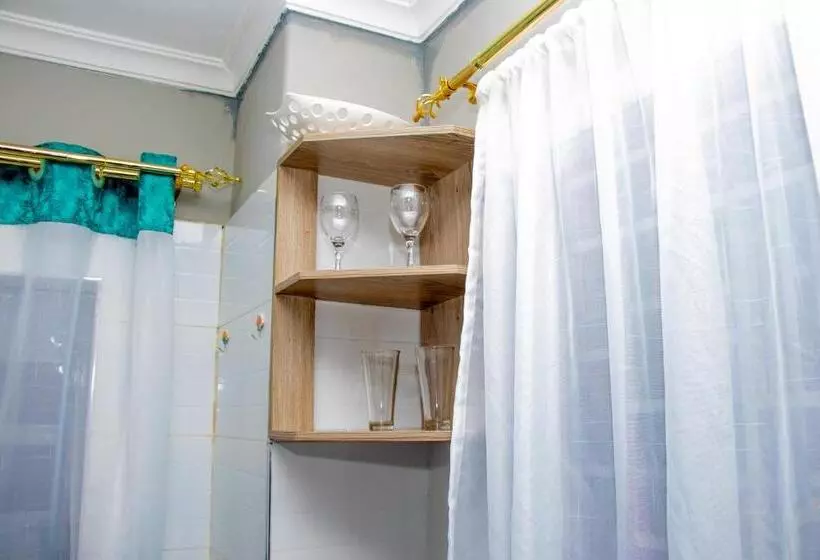 تختخواب و صبحانه Lavish Haven Home