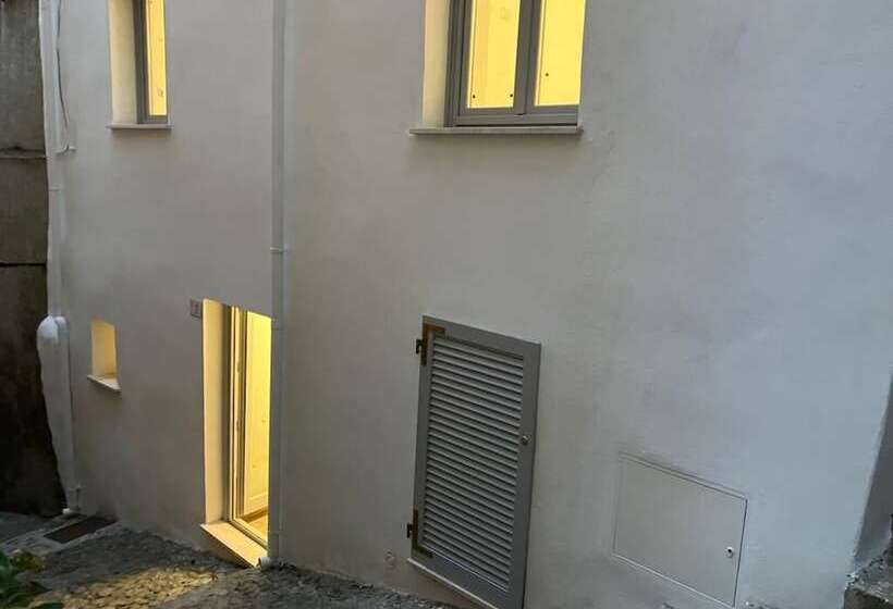 住宿加早餐  Residenza Nel Borgo L Appusentu