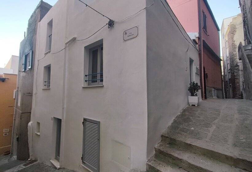 住宿加早餐  Residenza Nel Borgo L Appusentu