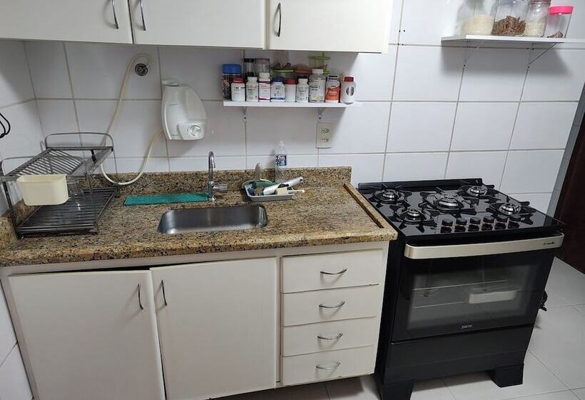 Hostel For One Com Quarto De Solteiro E Banheiro Privativos
