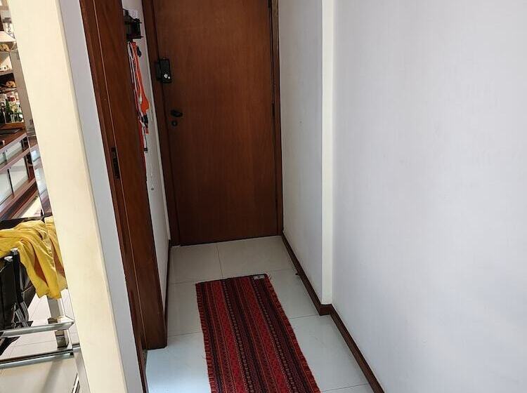 Hostel For One Com Quarto De Solteiro E Banheiro Privativos