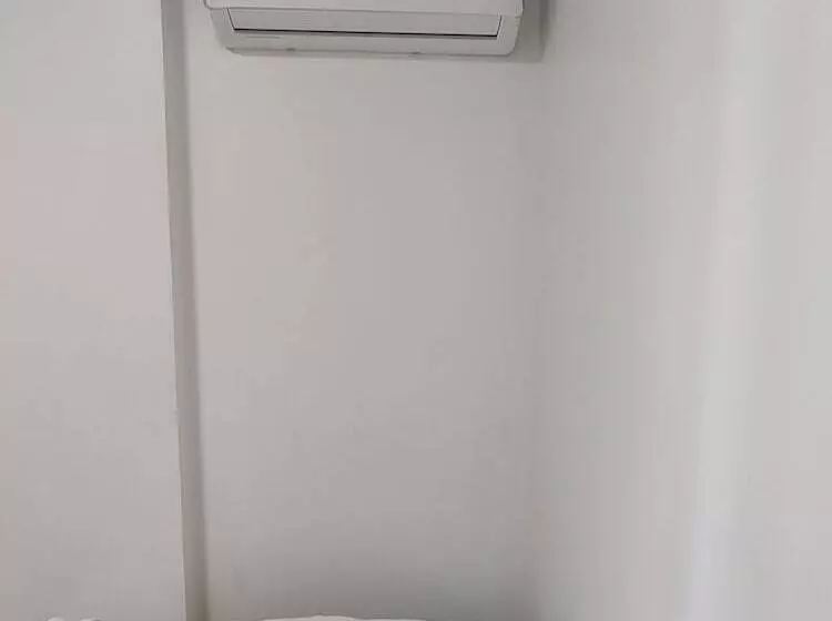 Hostel For One Com Quarto De Solteiro E Banheiro Privativos