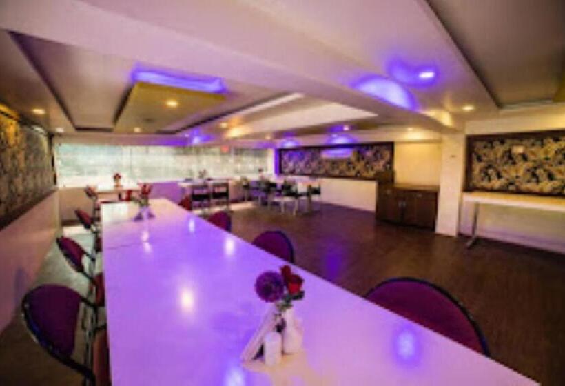 호텔 Asian Suites Guwahati