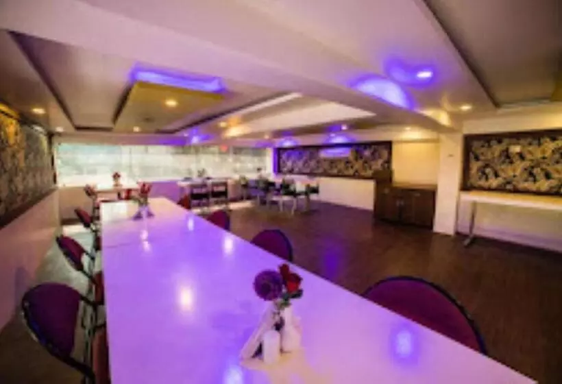 ホテル Asian Suites Guwahati