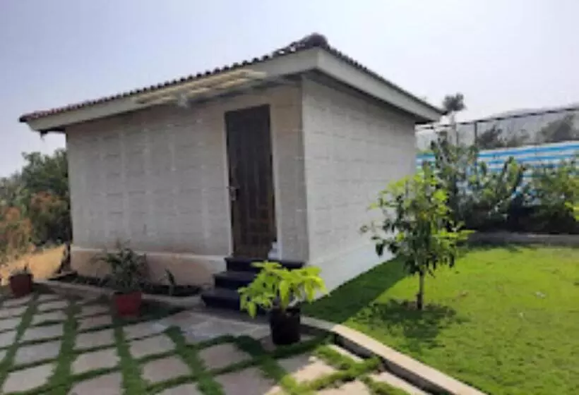 Hotelli Farm House,palm Castle , Savarde