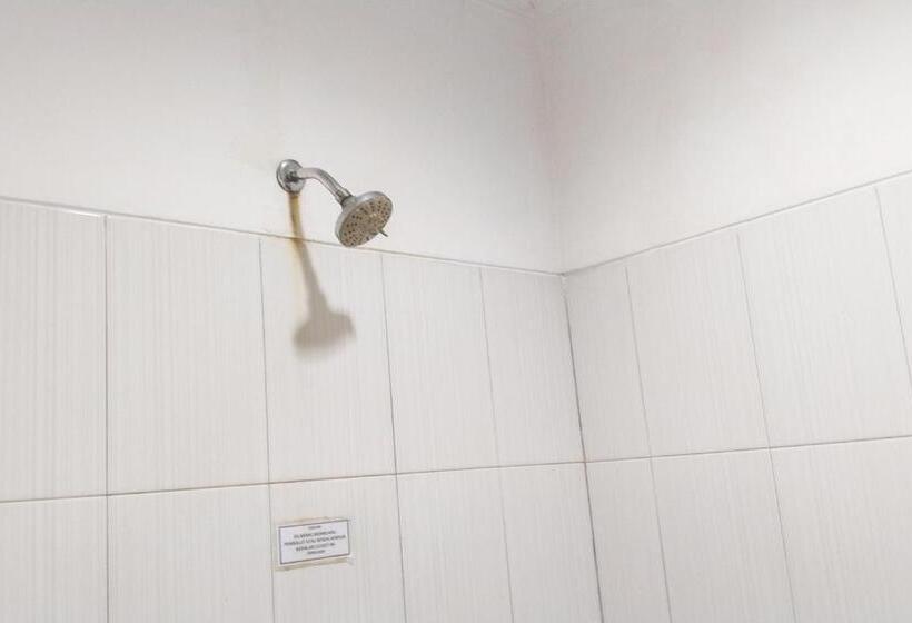 בית מלון כפרי Reddoorz Near Living Plaza Palembang