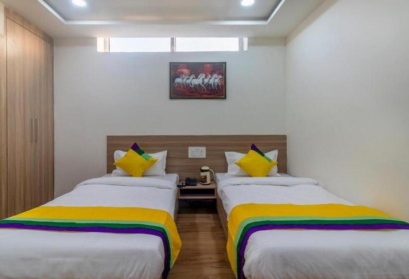 Itsy Hotels Krishna Residency, Govardhan Chauraha