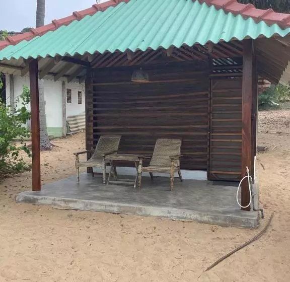 پانسیون Upali Beach Surf Resort & Café