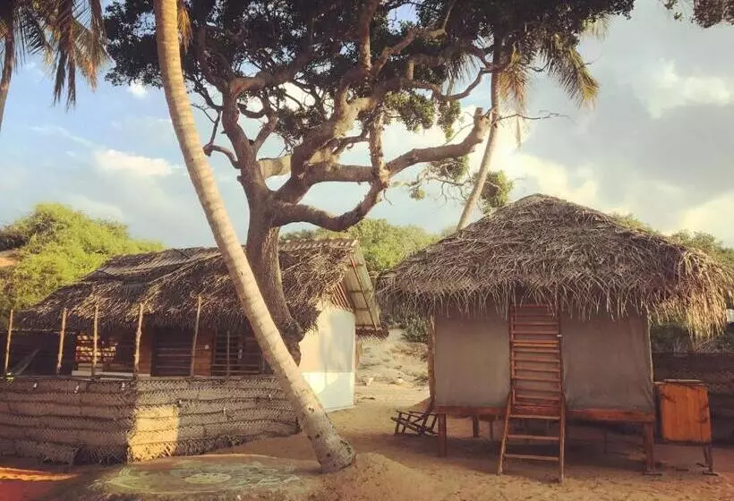 پانسیون Upali Beach Surf Resort & Café