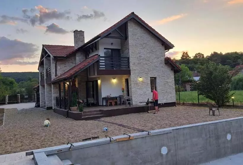 Pensiunea Crenguța Fermecată