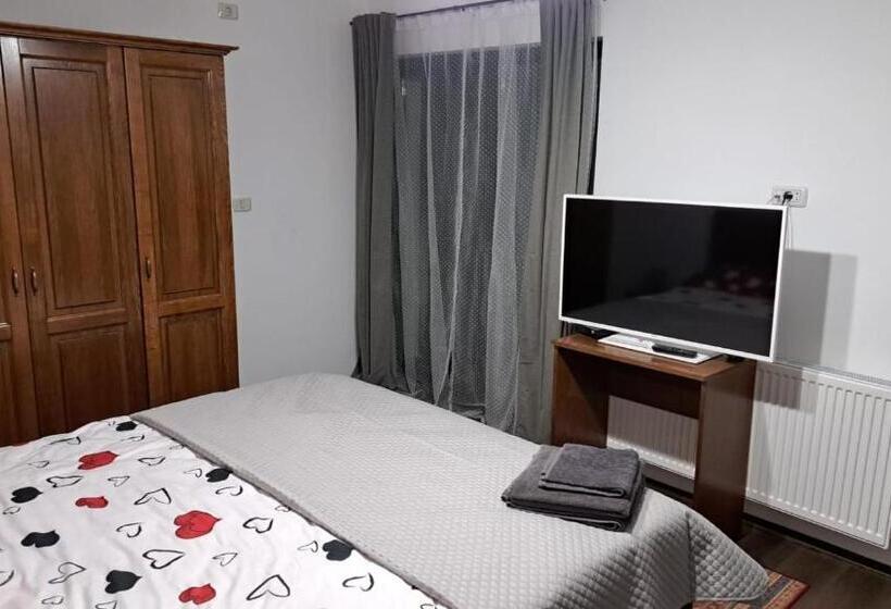 Pensiunea Crenguța Fermecată