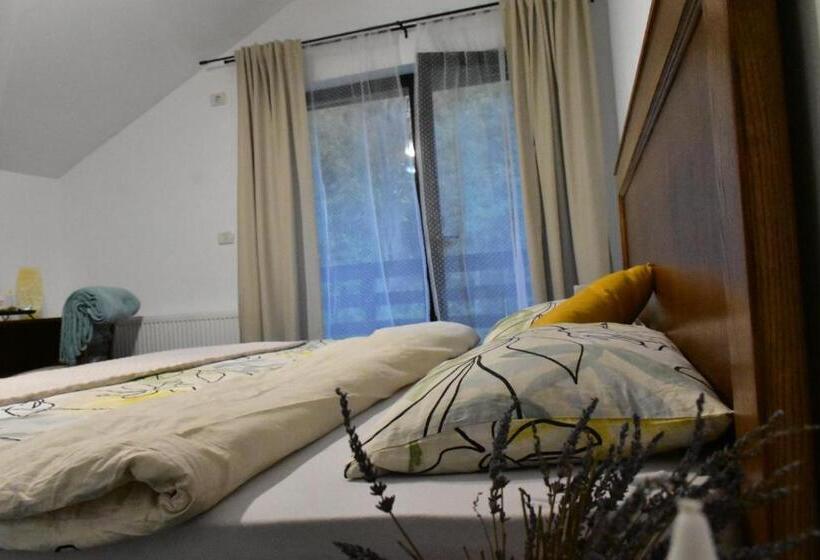 Pensiunea Crenguța Fermecată