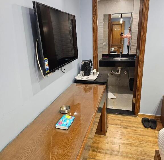 Royal Garden Hotel & Restaurant