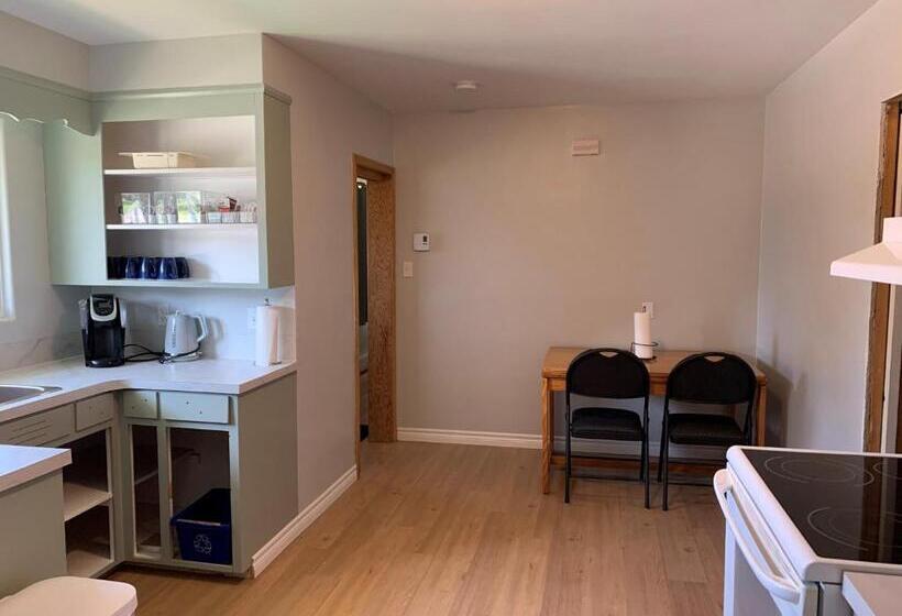 هاستل The Resurgo Room   5 Min Walk To Moncton Hospital