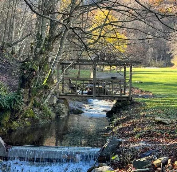 تختخواب و صبحانه Bjelasnica Villa Treskina Dvorišta Apartmani Izletište Ribnjak