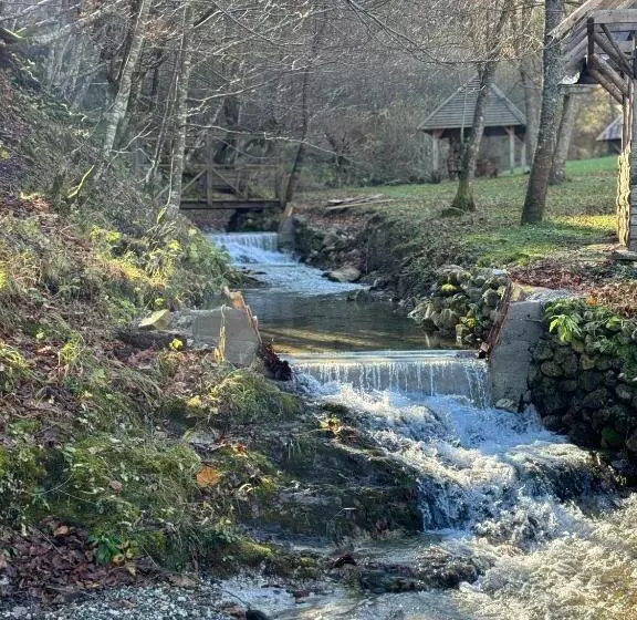 تختخواب و صبحانه Bjelasnica Villa Treskina Dvorišta Apartmani Izletište Ribnjak