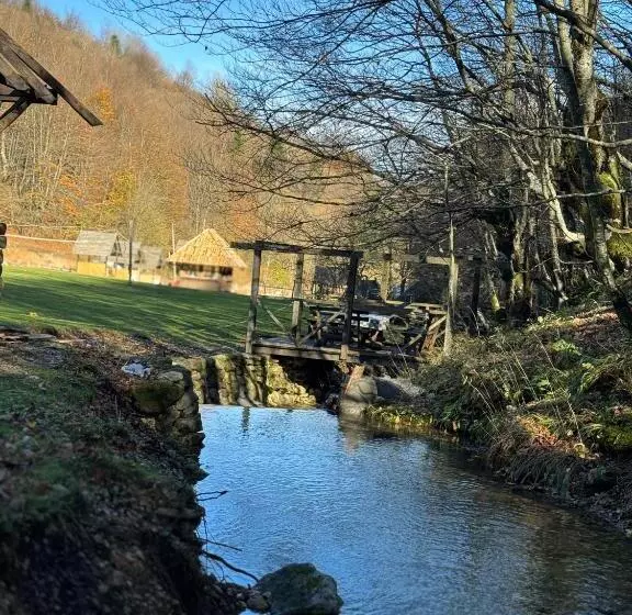 تختخواب و صبحانه Bjelasnica Villa Treskina Dvorišta Apartmani Izletište Ribnjak