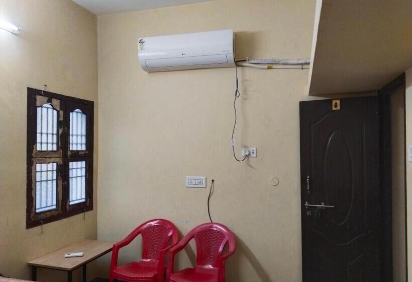 Bed and Breakfast Selvalaxmi Restaurant And Lodge