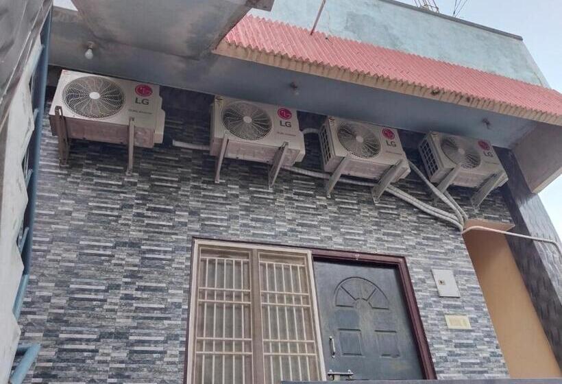 Bed and Breakfast Selvalaxmi Restaurant And Lodge