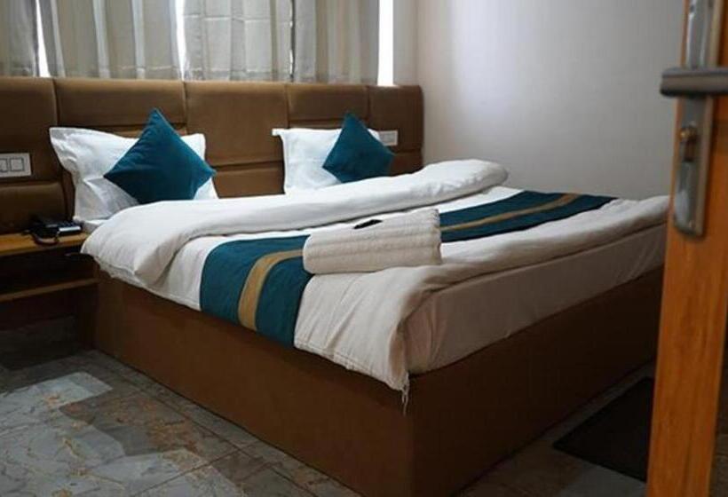 Fabhotel Flying Kiwi