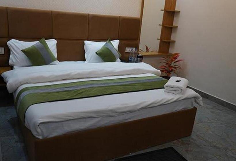 Fabhotel Flying Kiwi