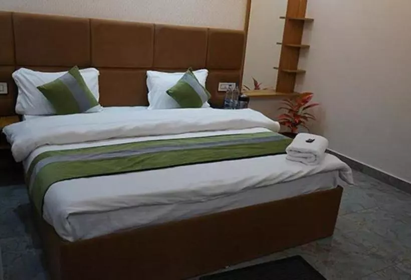 Fabhotel Flying Kiwi