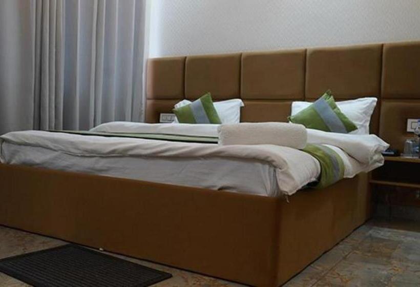 Fabhotel Flying Kiwi