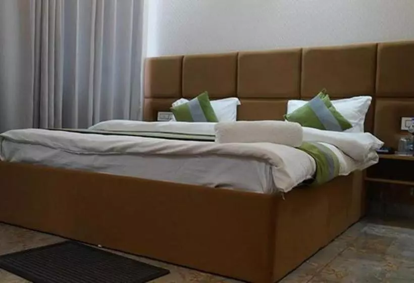 Fabhotel Flying Kiwi