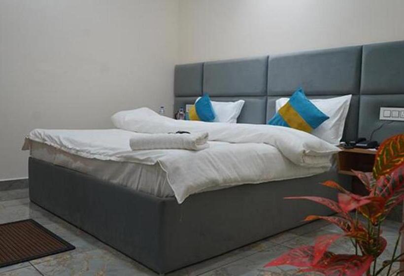 Fabhotel Flying Kiwi