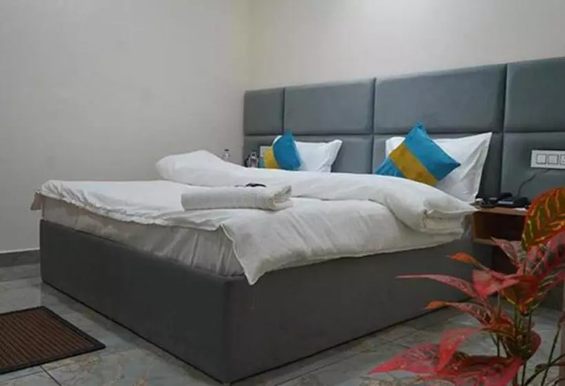 Fabhotel Flying Kiwi