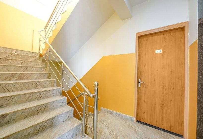 Fabhotel Flying Kiwi