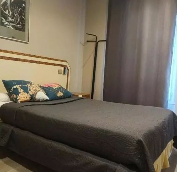 هتل Azur