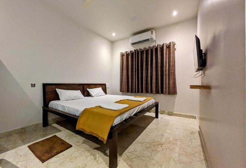 בית מלון כפרי Madhusudan Executive