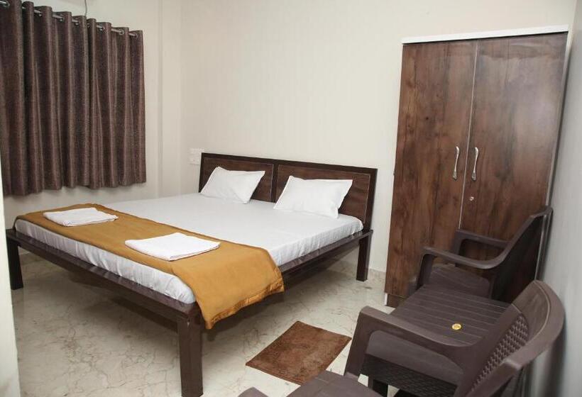 בית מלון כפרי Madhusudan Executive