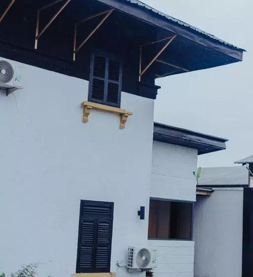 هتل The Crib Artist Residence