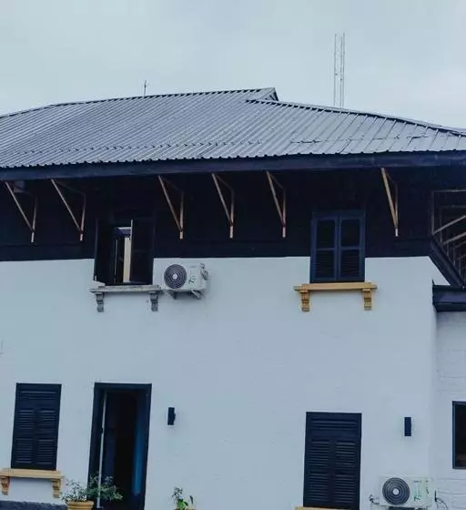 هتل The Crib Artist Residence