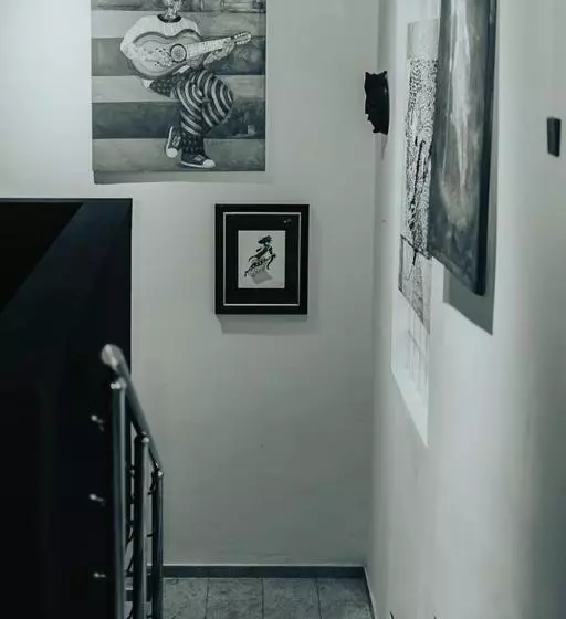 هتل The Crib Artist Residence