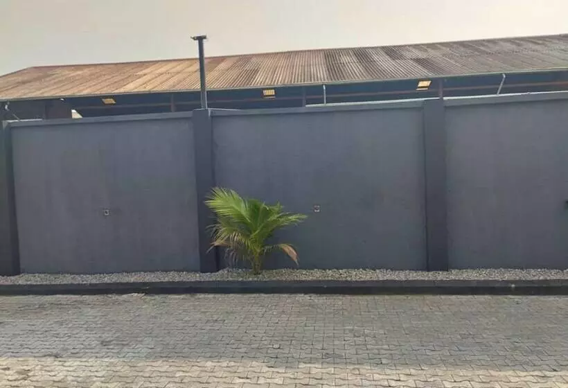 هتل The Crib Artist Residence