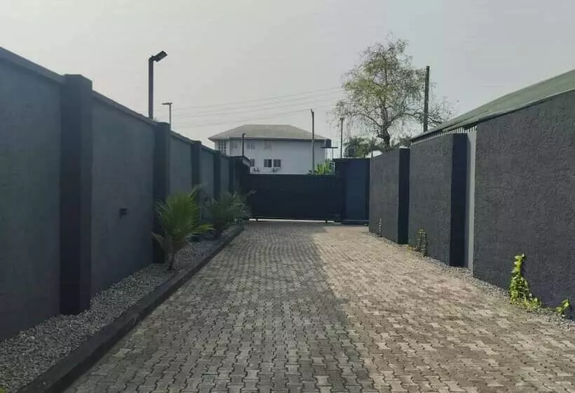 هتل The Crib Artist Residence