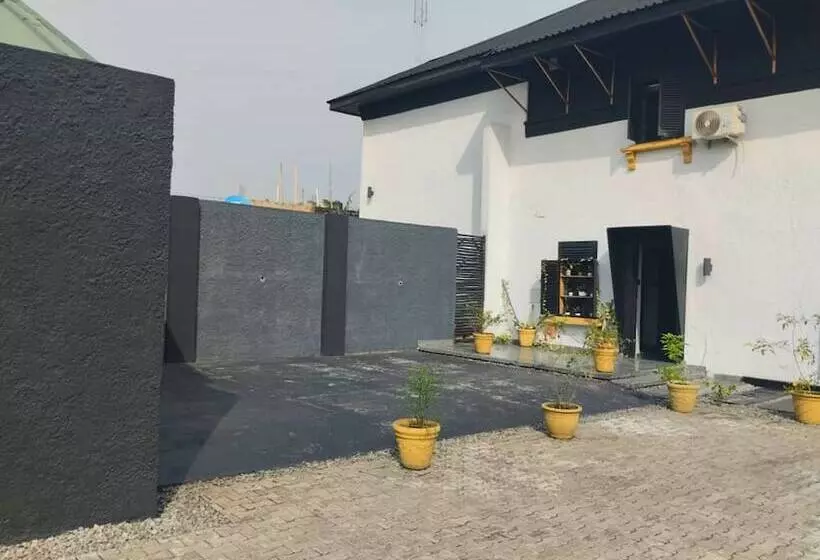 هتل The Crib Artist Residence