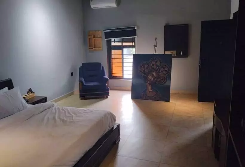 هتل The Crib Artist Residence