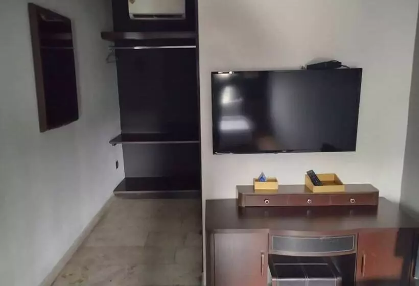 هتل The Crib Artist Residence