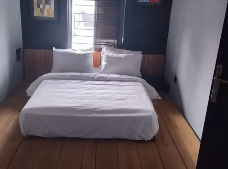 هتل The Crib Artist Residence