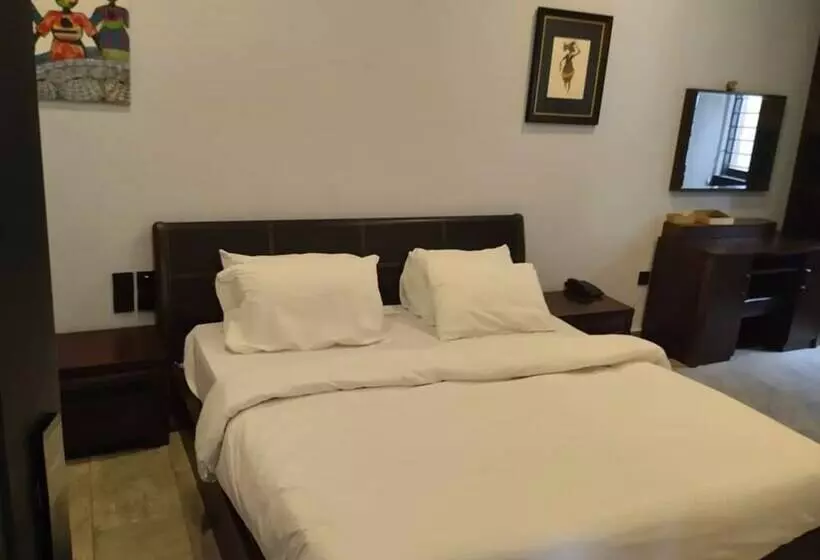 هتل The Crib Artist Residence