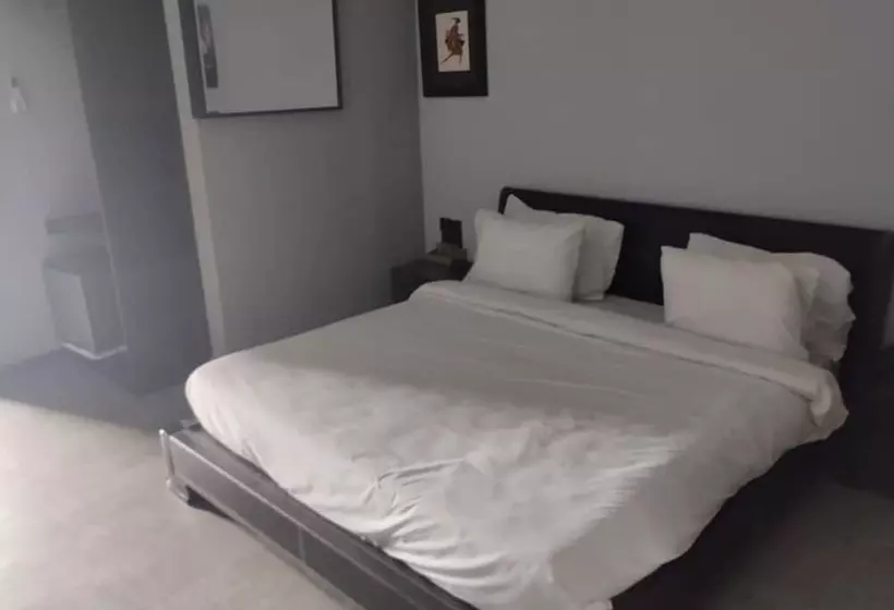 هتل The Crib Artist Residence