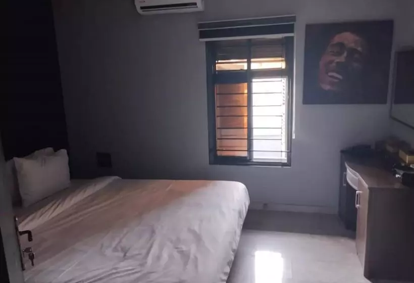 هتل The Crib Artist Residence