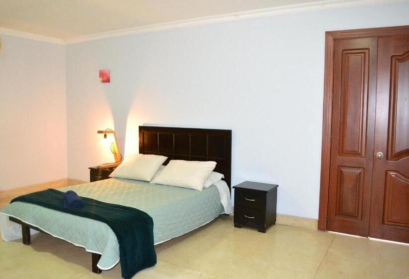 פנסיון Sun House