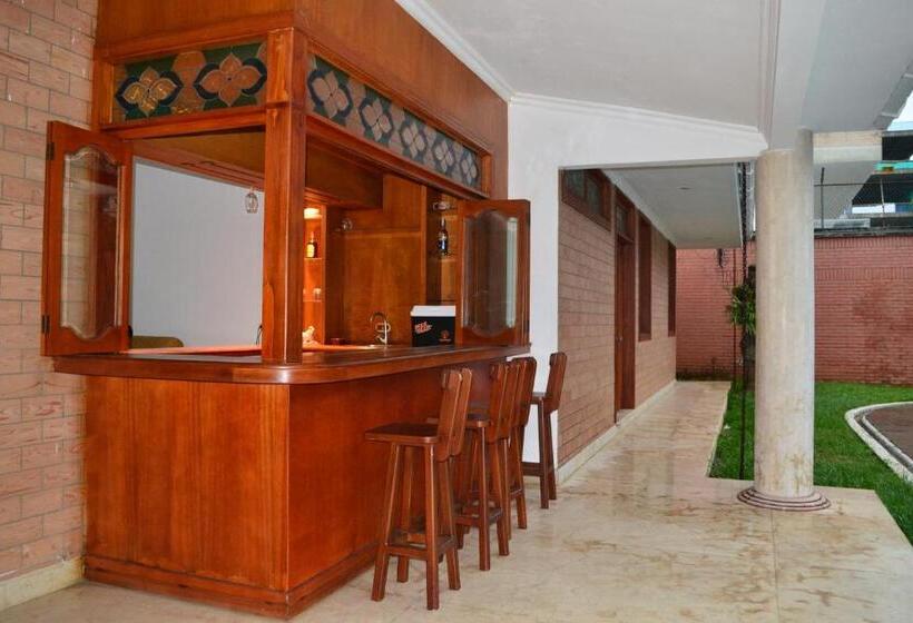 פנסיון Sun House